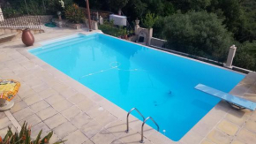 Studio avec piscine dans mas provençal